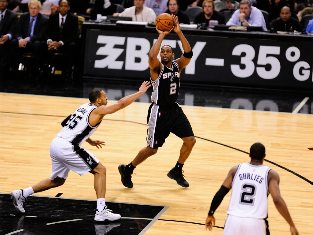 让我们深入剖析这场比赛的最后35秒。麦迪在面对马刺